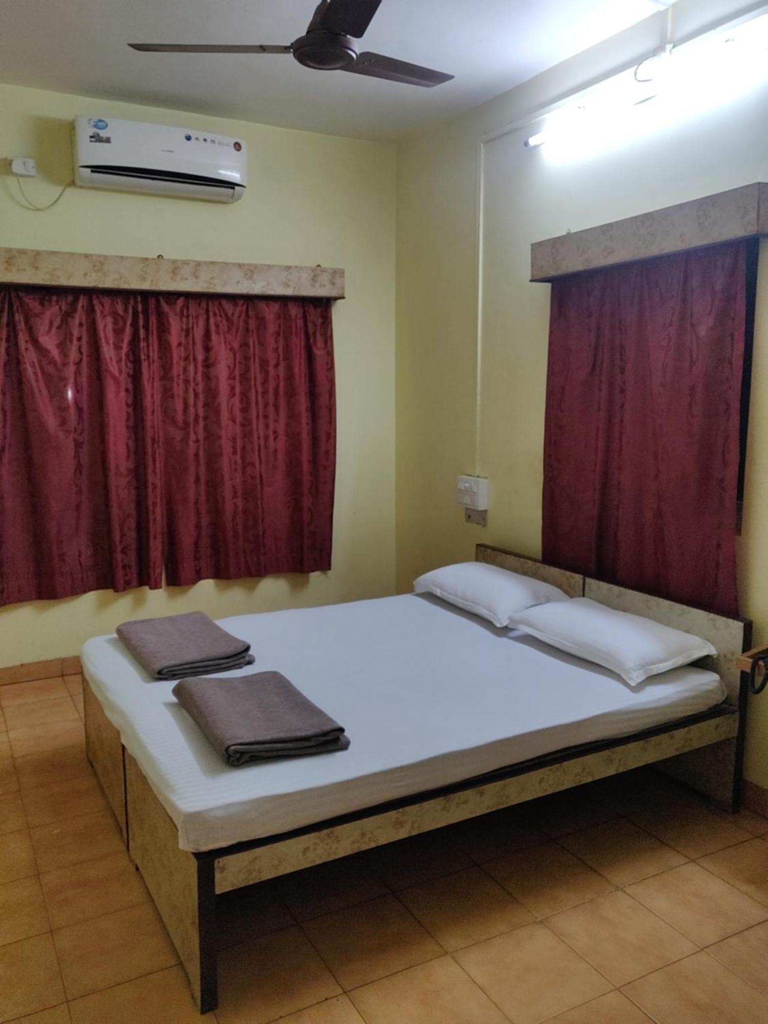 Shraddha Lodge Ratnāgiri Exterior foto